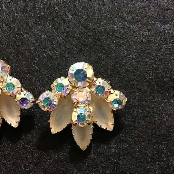 Earrings, beautiful three leaf design from estate sale - Picture 2 of 4